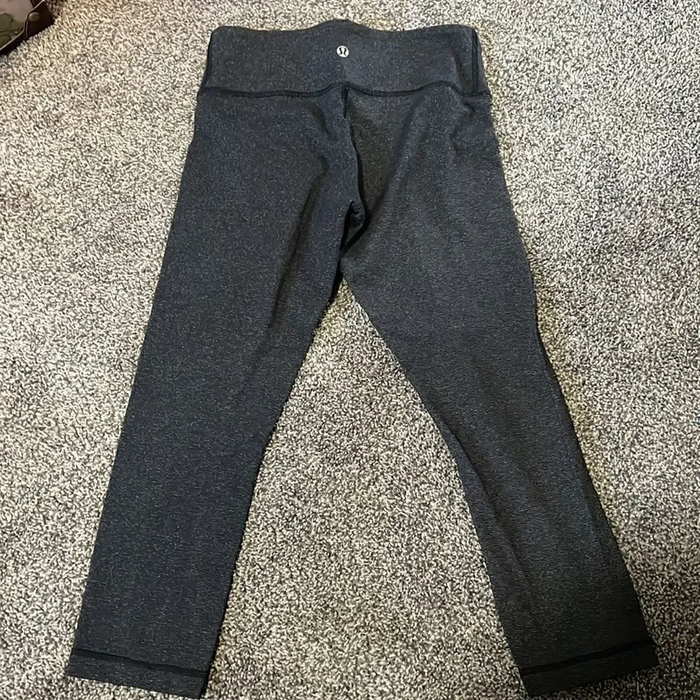 Size 4  Lululemon Lightly Striped Crops - Picture 2 of 4